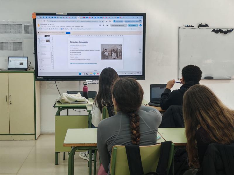 Les inquietuds dels joves de Badalona, 50 anys després de la mort de Franco