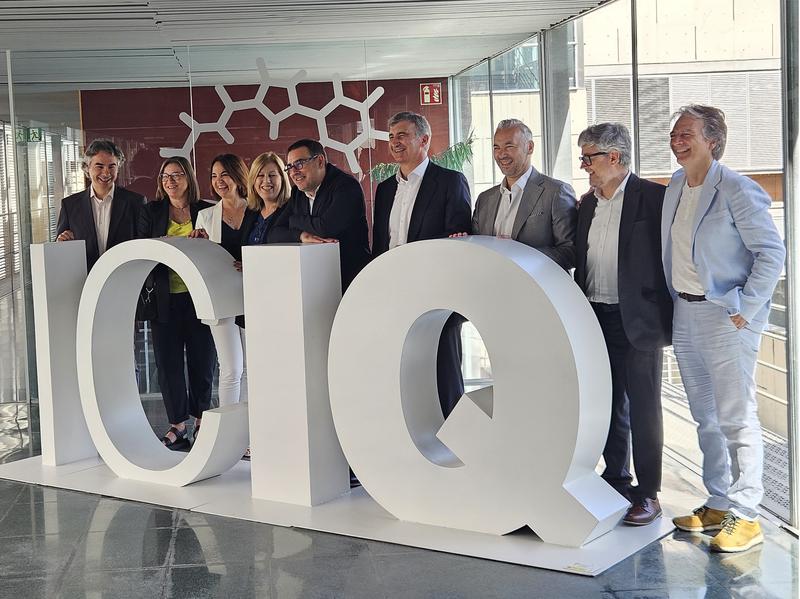 La farmacèutica Menarini i l'ICIQ firmen un conveni de col·laboració