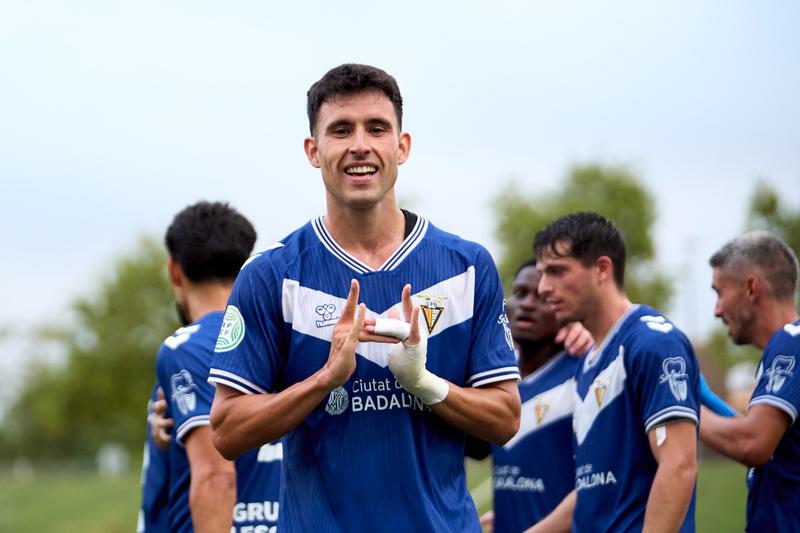 El Badalona derrota 1 a 0 al Cerdanyola, de penal, i continua sumant de 3 en 3 