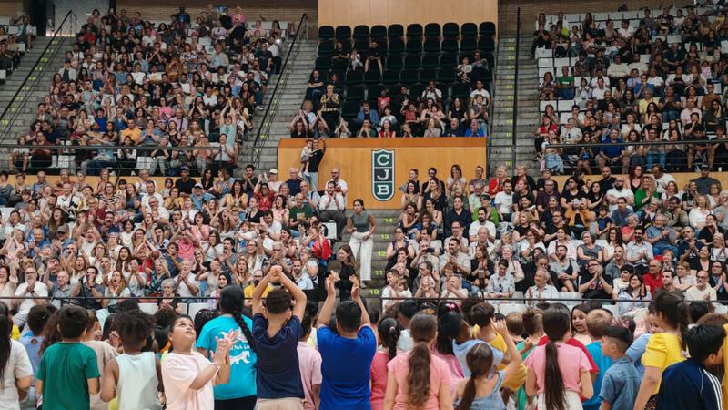 La Cantata de la Clika es muda al Pavelló Olímpic acompanyat de 550 infants