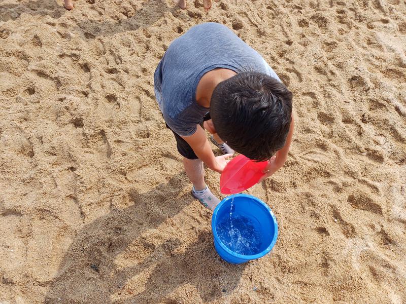 Activitats i jocs motrius passats per aigua i amb molts somriures al Badaplatja