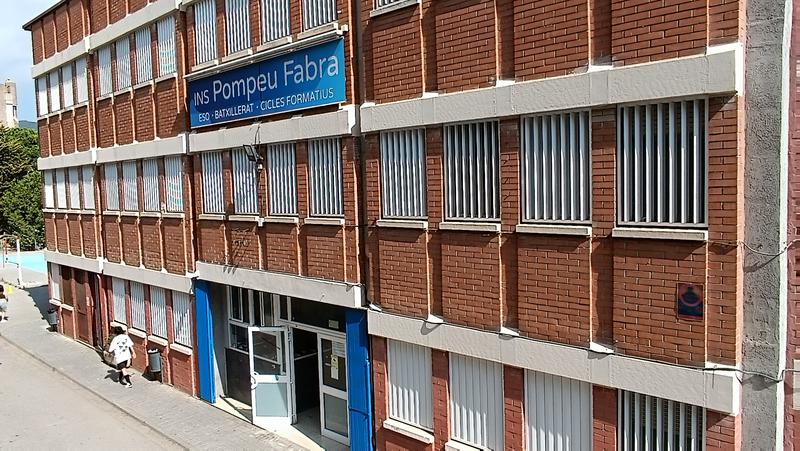 Les finestres de l'Institut Pompeu Fabra estan a mig renovar