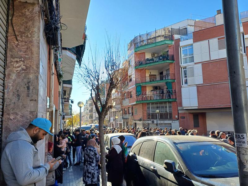 Efectuat el desnonament de Calderón de la Barca: 8 famílies desallotjades, una persona traslladada pel SEM i l'edifici tapiat