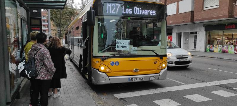 La vaga d'autobusos provoca esperes de fins a una hora a Badalona