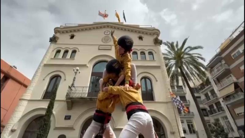 La Colla Micaco a punt per posar el mocador de festes a Sant Anastasi
