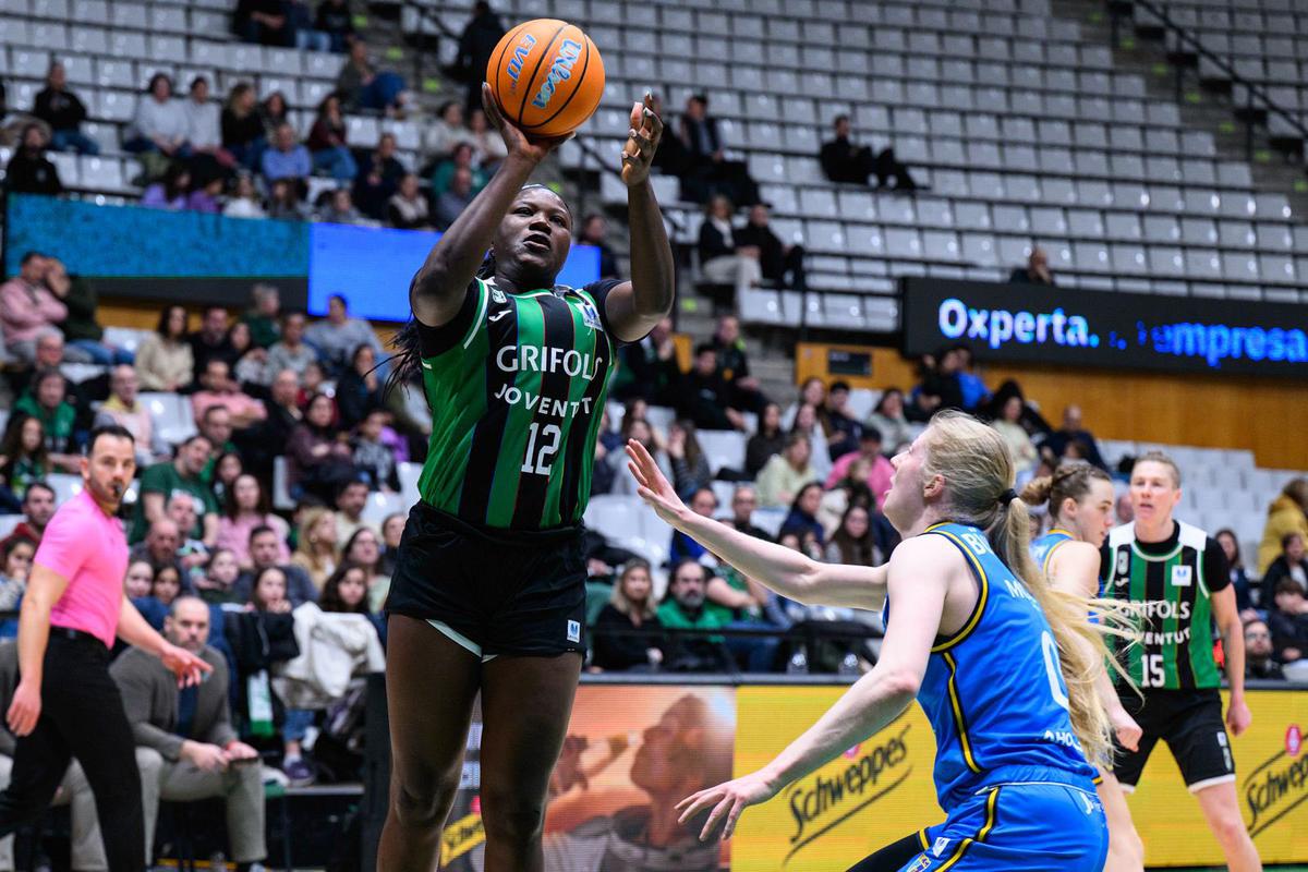 L'Estudiantes sorprèn la Penya a cop de triple (69-86)