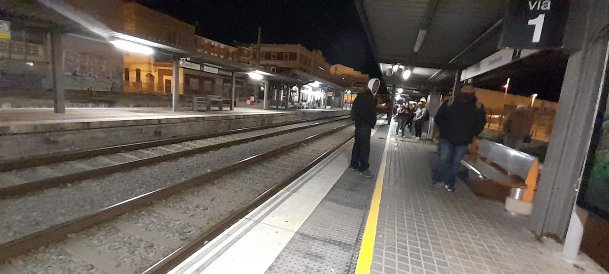 esperant el tren d'hora