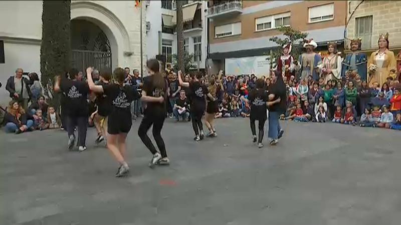 La plaça de la Vila acull l'assaig dels entremesos de les Festes de Maig