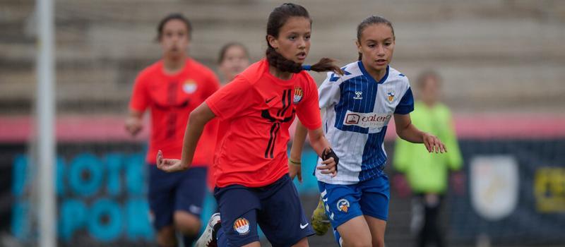 La 14a festa del futbol català es juga a Badalona