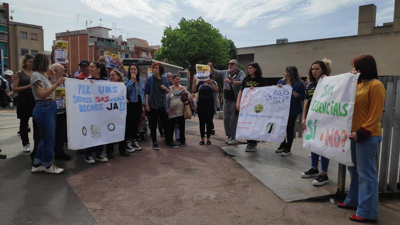 Els serveis socials exploten: 'Hi ha treballadors socials fent el seguiment de 120 famílies.'