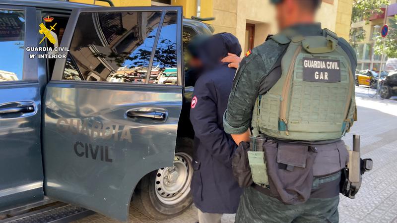 La Guardia Civil desarticula un grup criminal que afavoria la immigració irregular 