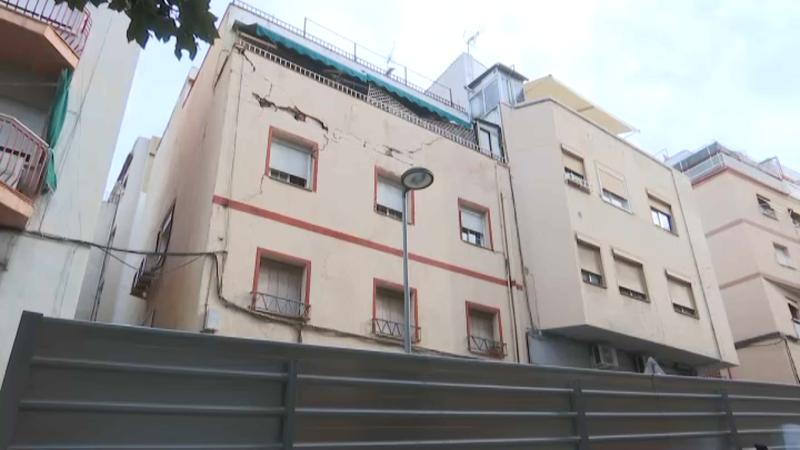 El govern estudia enderrocar l'edifici del carrer Granada i construir-hi pisos de lloguer assequible