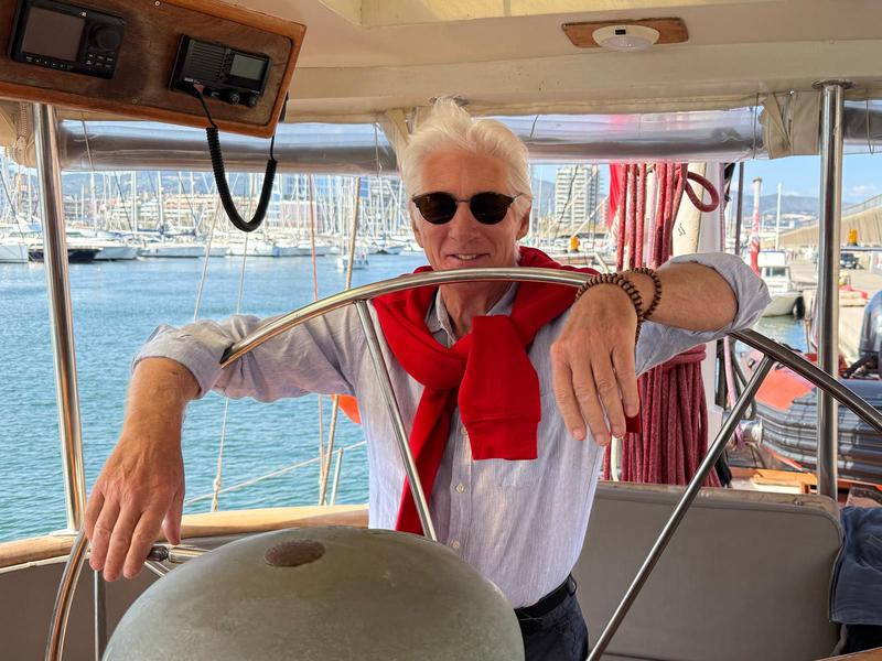 Richard Gere clama pels drets humans des del Port de Badalona de la mà d'Open Arms