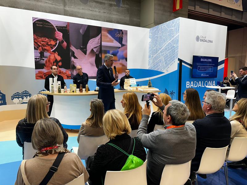 Albiol  a l'estand Badalona fitur 2025 madrid