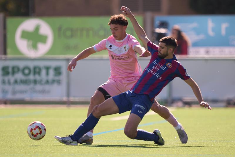 El Badalona trenca la bona ratxa al camp de l'Escala (2-1)