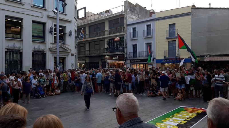 Badalona es manifesta a favor de Palestina sota el lema 'Aturem el Genocidi'