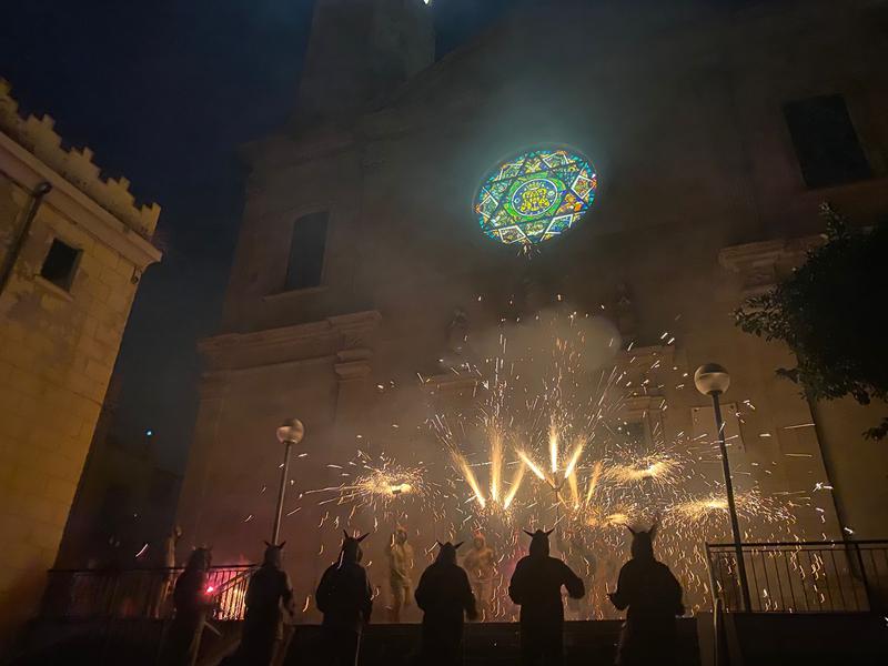 Petards, espurnes i tabals en la IV carretillada en homenatge a Sant Miquel