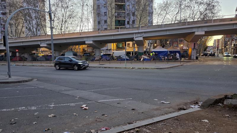 Continuen una cinquantena de desallotjats del B9 pernoctant sota el pont de la c-31