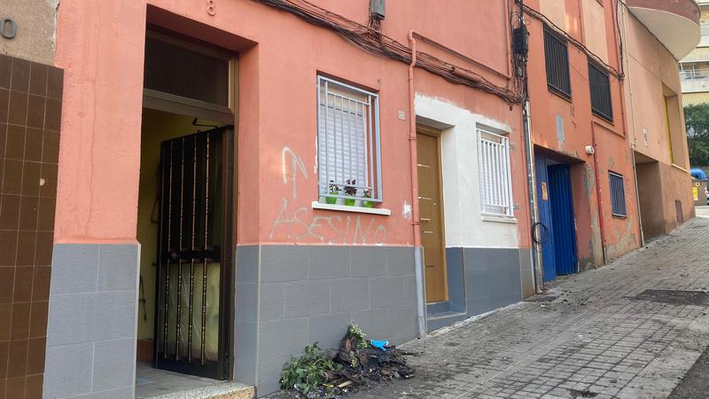 La víctima de l'incendi del carrer Granada estava investigada per la mort violenta d'una altra persona