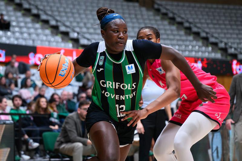 L'Araski sorprèn la Penya a Badalona (74-80)