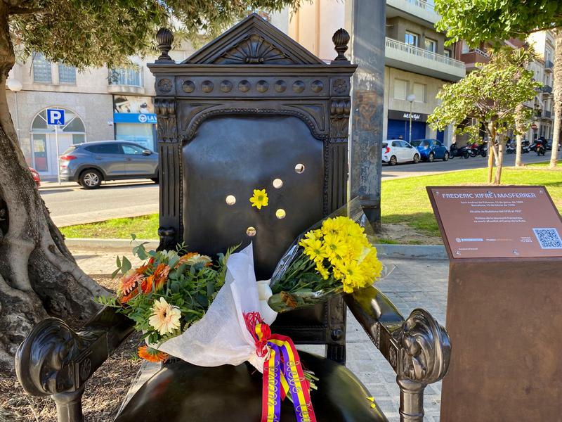 Badalona inaugura l'escultura en memòria de l'alcalde Frederic Xifré després de set anys