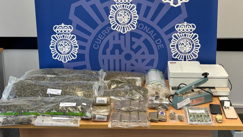 Dos detinguts a Badalona en un operatiu de Policia Nacional que ha comissat 7 quilos de droga en dos locals
