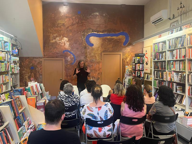 Gerard Quintana presenta la seva tercera novel·la a la llibreria Saltamartí