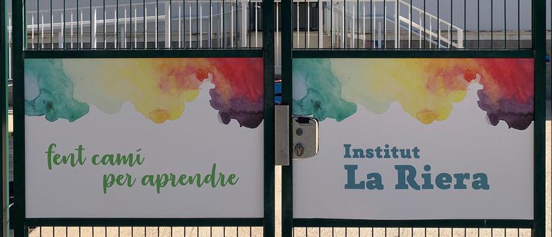 Reunió aquest dijous entre la direcció de l'Institut La Riera i els responsables de construccions escolars de la Generalitat 