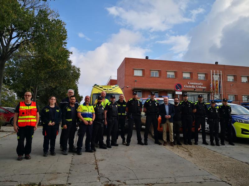 Tercer comboi de Badalona cap a València amb agents de la Guàrdia Urbana i una ambulància del Grup La Pau