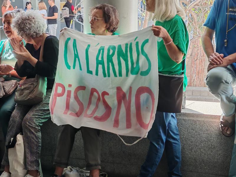 CARTELL VIVER CA L'ARNÚS PISOS NO