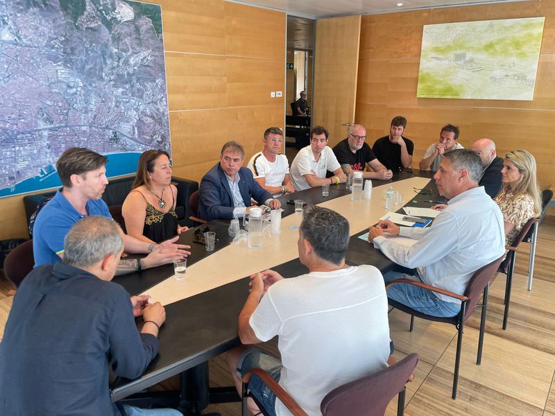 Satisfacció en la primera reunió entre el govern de Badalona i la FECALON per les millores de l'oci nocturn