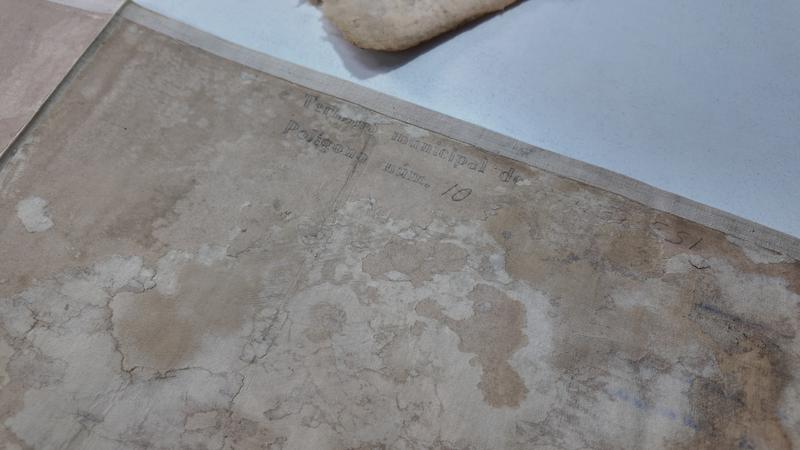Documents malmesos, amb valor sentimental o patrimonial, reben una segona oportunitat a Tiana