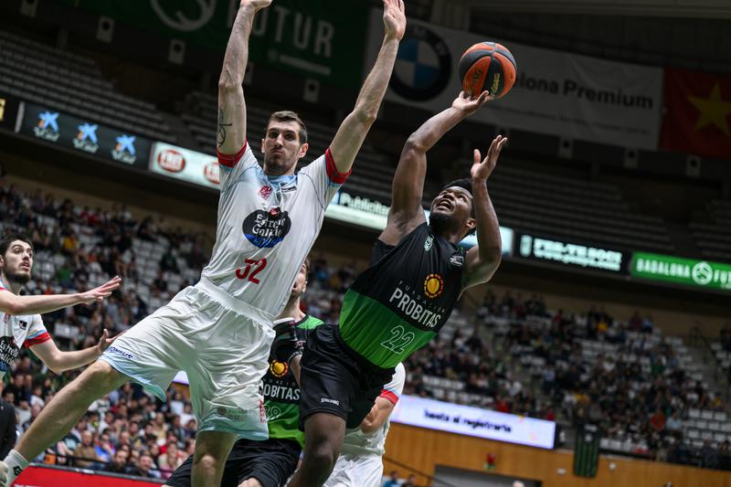 El millor Parra lidera la Penya, que talla cinc derrotes seguides (96-85)