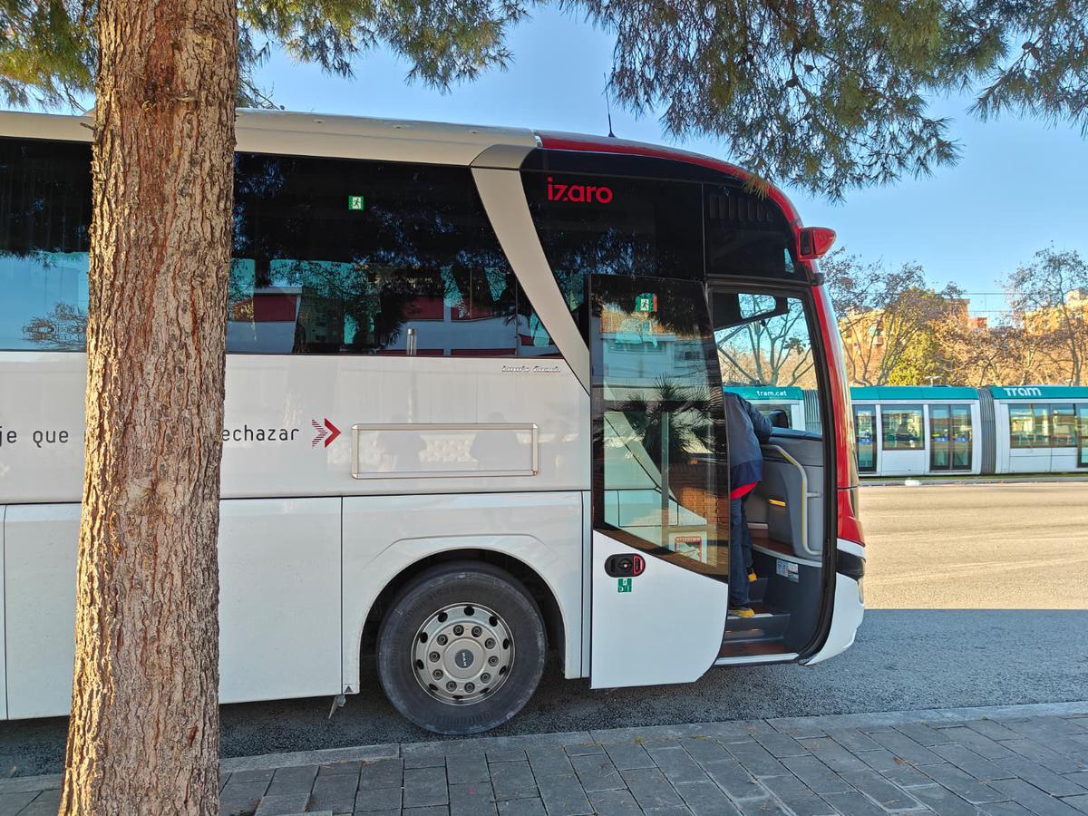 Drets Socials trasllada una desena de les persones acampades sota el pont de la C-31