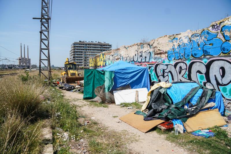 Badalona contracta dotze subsaharians dels assentaments i permet la seva regularització