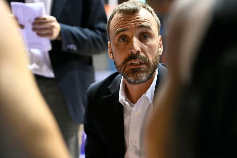 Salva Camps debuta com ajudant de la República Txeca