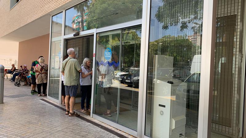 GENT INTENTANT ENTRAR AL CAP DE NOVA LLOREDA