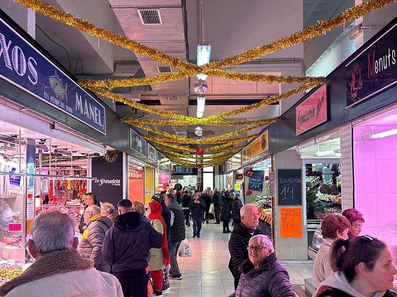 Els mercats municipals de Badalona aconsellen als clients que avancin les compres nadalenques