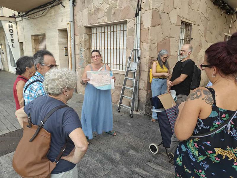 Els veïns del centre reclamen solucions de mobilitat amb una passejada reivindicativa