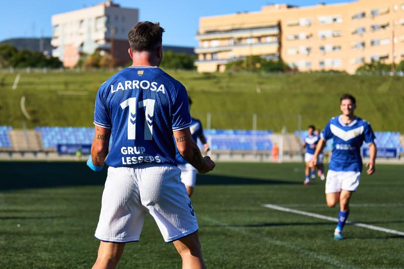 El Badalona goleja per 4 a 1 al Cornellà, i se situa líder a la cinquena jornada