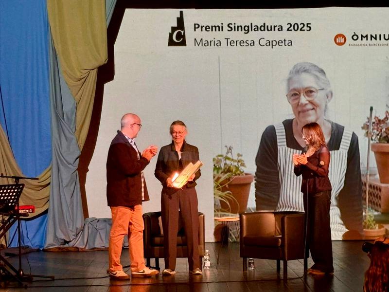 La ceramista badalonina Maria Capeta rep el Premi Singladura 2025