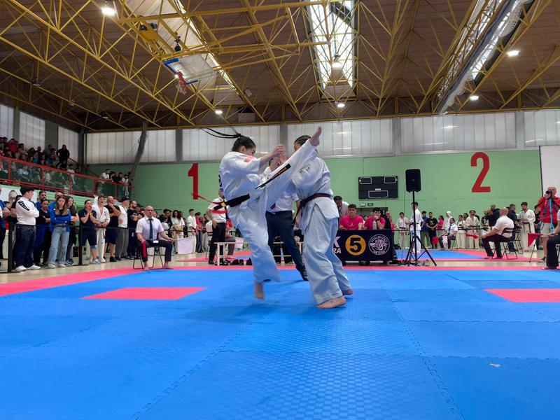 Les deu hores de cultura japonesa de l'Spanish Open de Karate omplen el poliesportiu de Llefià