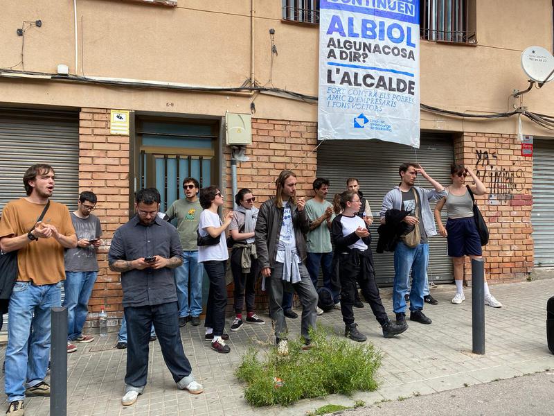 Desnonada una parella i la seva filla d'un any al barri de Llefià, malgrat els esforços del Sindicat d'Habitatges