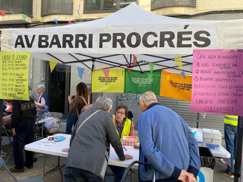 L'Associació de Veïns de Progrés surt al carrer per reclamar una millora urbana del barri