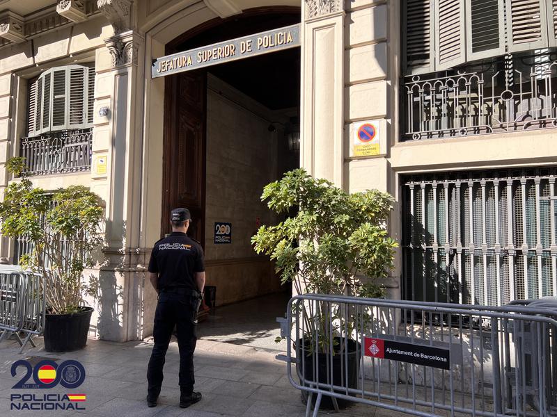 Detingut un home a Badalona després de robar en un comerç