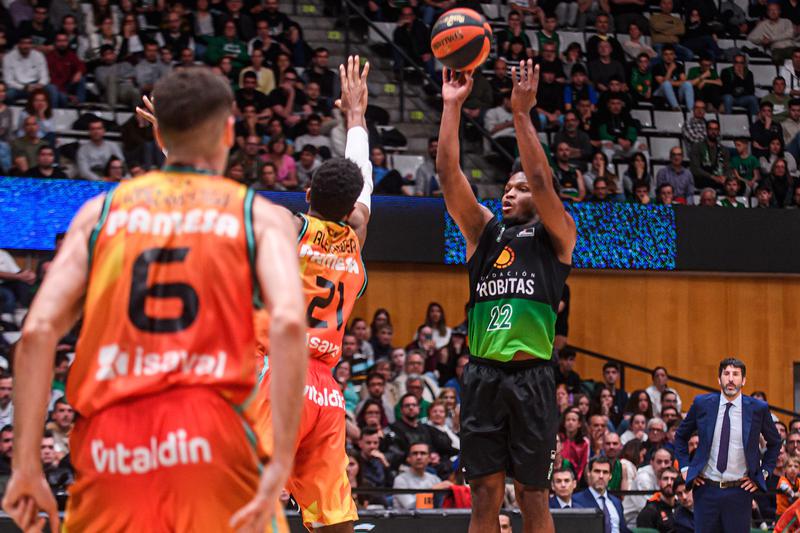 La Penya supera el València (85-70) però perd Ribas tota la temporada