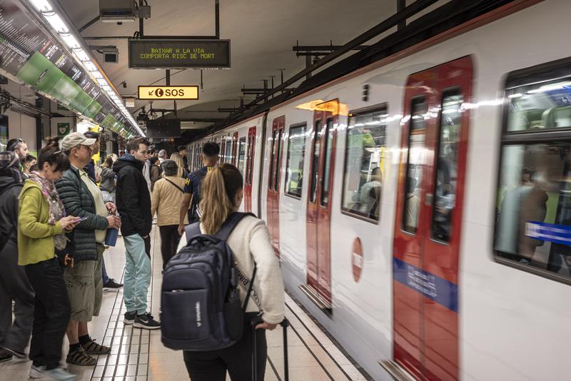 El transport públic suma un milió d'usuaris respecte al 2022 a l'àrea de Barcelona i assoleix un nou rècord
