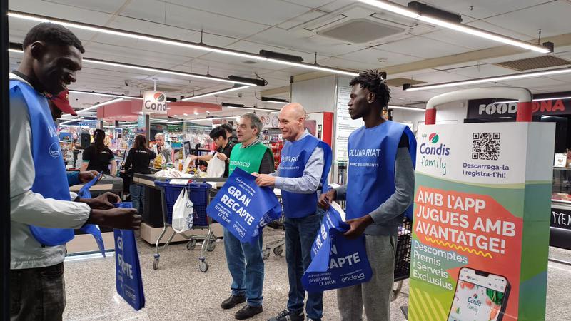 Prop de 200 voluntaris participen al Gran Recapte a Badalona