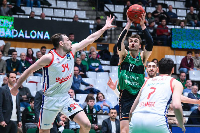 La Penya tanca la seva participació a Europa en família (69-56)