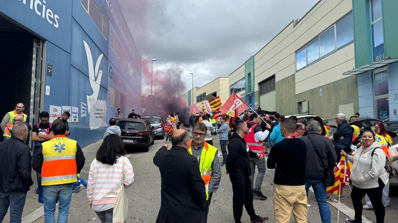Els treballadors del grup d'ambulàncies La Pau comença dilluns una vaga indefinida